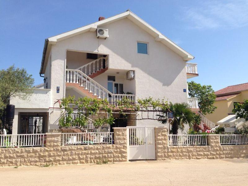 ביוגראד נה מורו Apartmani Slavica מראה חיצוני תמונה